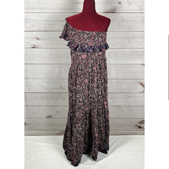 Free People What About Love Maxi Dress Ruffle
One Shoulder size M - Picture 2 of 6